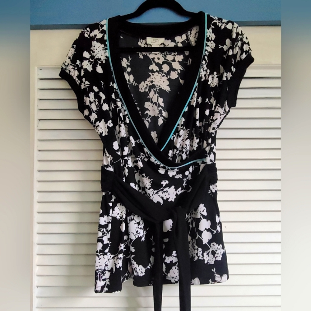 Ann Taylor Loft | floral top with tie waist | Size Large